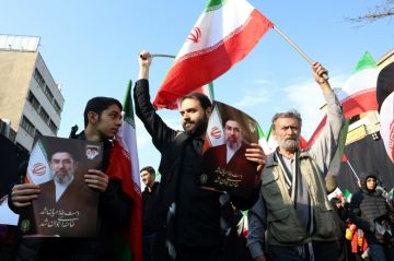 فايننشال تايمز: الحرب ستطول .. ترامب بدأها وإيران ستقرر متى ستنتهي