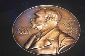 لماذا لم يفز أدونيس بجائزة نوبل للآداب ؟