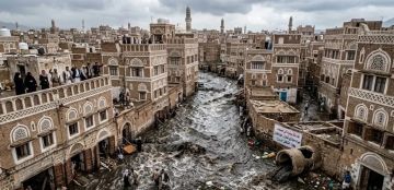 كارثة بيئية في صنعاء.. دماء ومياه مجاري تغرق منازل المواطنين بهذا الشكل المروع!