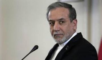 وزير الخارجية الإيراني: أمن مضيق هرمز مسألة عالمية مهمة