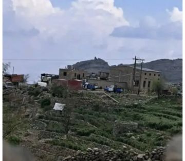 الحوثيون يحاصرون أهالي منطقة القليع بمحافظة حجة ويعتقلون عددا منهم