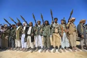 فضيحة كبرى: شركات الحوثي تصادر هواتف ضباط كبار! ماذا يفعلون بالأرقام؟!