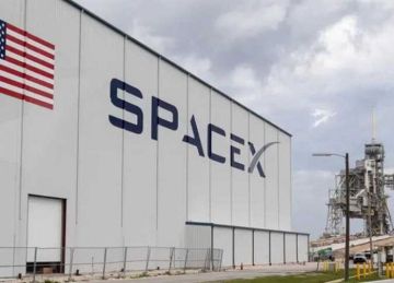 سبيس إكس تودع ملفا سريا للاكتتاب العام