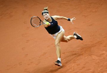 دورة شتوتغارت: موخوفا تضيف سفيتولينا الى قائمة ضحاياها وتضرب موعدا مع ريباكينا في النهائي