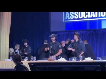 طلقات نارية تهز واشنطن.. والخدمة السرية تخرج ترامب من حفل رسمي (فيديو)