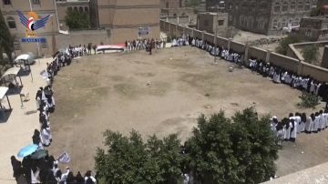 ذمار.. وقفة للمعهد العالي للعلوم الصحية تضامنا مع محور المقاومة