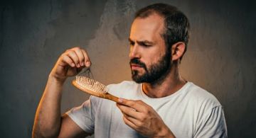 تساقط الشعر بسبب مضادات الاكتئاب: الأسباب والحلول العملية