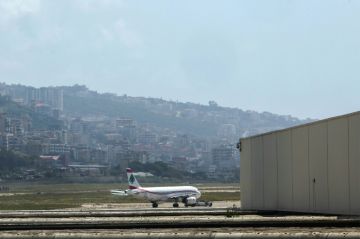 في مطار بيروت الطائرات تقلع وتهبط على الرغم من الغارات الاسرائيلية