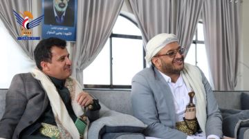 مناقشة قضايا تنموية وخدمية بمحافظة تعز