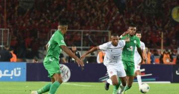 الجيش الملكي يهزم الرجاء 2-1 ويشدد الخناق على صدارة الدوري