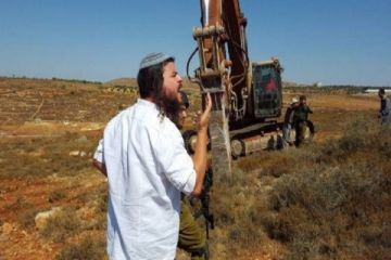 مستوطنون يعتدون على الفلسطينيين وممتلكاتهم بالضفة الغربية