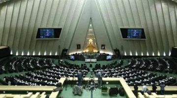 البرلمان الإيراني: طهران تتسلم أول إيرادات رسوم العبور في مضيق هرمز