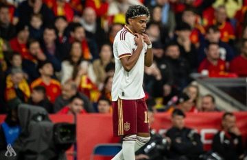 نجم ليفربول السابق السابق سيسوكو يدعو لامين جمال بترك إسبانيا