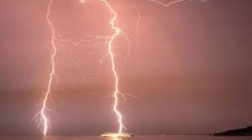 صواعق برق تودي بحياة 14 في بنجلادش وسط عواصف موسمية