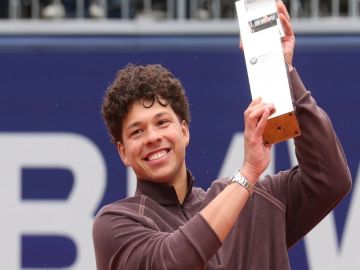 بن شيلتون يحرز لقب بطولة ميونيخ للتنس