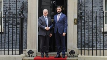 الشرع وستارمر يبحثان تعزيز العلاقات والتطورات الإقليمية