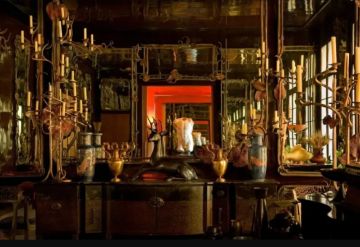 تحف باريسية نادرة.. عرض مرايا Saint Laurent للبيع بملايين الدولارات في مزاد