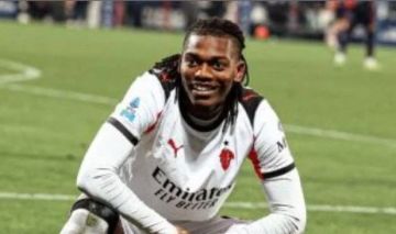 ميلان يستعيد لياو قبل قمة نابولي في الدوري الإيطالي