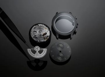 IWC Schaffhausen تتشح بالأسود في ساعة Portugieser Chronograph Ceratanium