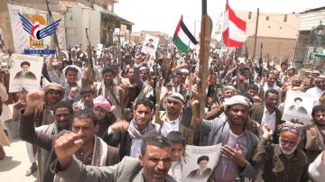 مسيرات حاشدة بالجوف احتفاء بالنصر وتأكيدا على وحدة الساحات مسيرات حاشدة بالجوف احتفاء بالنصر وتأكيدا على وحدة الساحات