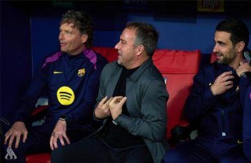 برشلونة يمدد عقده مع مدربه الألماني هانز فليك لمدة عام إضافي