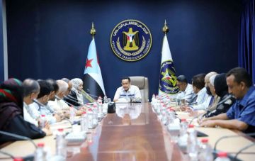 أمانة الانتقالي تبحث خطط مواجهة حرب الخدمات أمانة الانتقالي تبحث خطط مواجهة حرب الخدمات