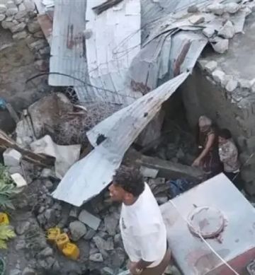 انهيارات صخرية في قلعة القاهرة بتعز وإصابة امرأة وبتر أصابعها