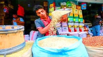 رغم تحسن العملة بنسبة 90 .. غلاء الأسعار يواصل خنق المواطنين بالعاصمة عدن