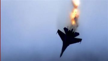 تحطم مقاتلة أمريكية خلال تحليقها تحطم مقاتلة أمريكية خلال تحليقها