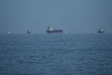 إيران: عدد محدد من السفن سيعبر مضيق هرمز