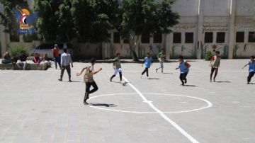 تدشين الدوري الرياضي للمدارس الصيفية في حي الجراف الغربي بمديرية الثورة