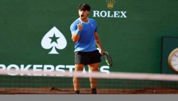 ألكاراز يضرب موعدا مع سينر في نهائي مونت كارلو للتنس