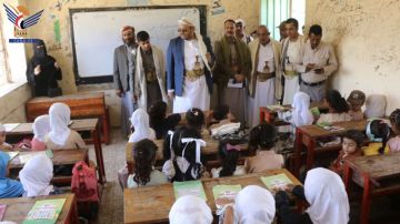 المساوى يطلع على سير أنشطة البرامج التعليمية بالدورات الصيفية في التعزية المساوى يطلع على سير أنشطة البرامج التعليمية بالدورات الصيفية في التعزية