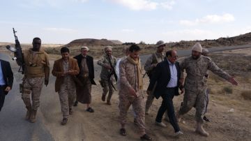 محسن يتسلم عدن رسميا من السعودية محسن يتسلم عدن رسميا من السعودية