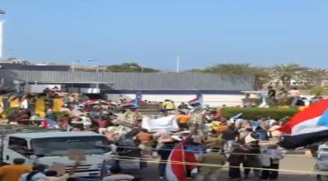 بدء توافد الحشود أمام مقر الجمعية العمومية في مديرية التواهي