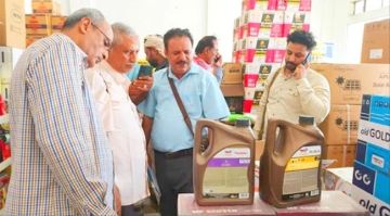  لحج.. ضبط أكبر معمل لإنتاج زيوت سيارات مغشوشة