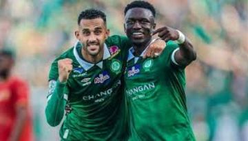 الرجاء يكتسح الفتح وتعثر الجيش الملكي في الدوري المغربي