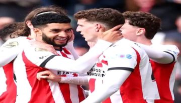 بصمة مغربية مذهلة تنقذ آيندهوفن