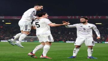 رسميًا.. مانشستر يونايتد يعلن تجديد عقد نجمه