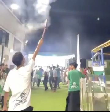 شاهد بالفيديو احتفال الجماهير اليمنية في اليمن بتتويج الأهلي السعودي ببطولة النخبة 2026 شاهد بالفيديو احتفال الجماهير اليمنية في اليمن بتتويج الأهلي السعودي ببطولة النخبة 2026