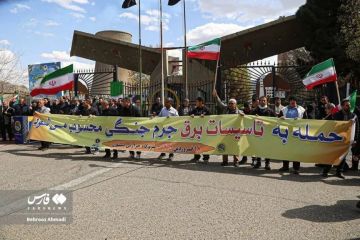 إيران تحول شبابها لـ ”دروع بشرية” حول الكهرباء.. سيناريو مرعب قبل الساعة الصفرية!