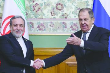 عراقجي للافروف: أمن الملاحة في هرمز مشروط بوقف الحرب على كافة الجبهات عراقجي للافروف: أمن الملاحة في هرمز مشروط بوقف الحرب على كافة الجبهات