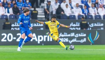 التعاون يهادي النصر ويسقط الهلال بتعادل جديد