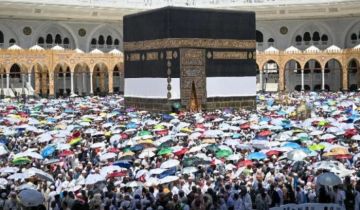الحجاج المتعجلون يؤدون طواف الوداع الحجاج المتعجلون يؤدون طواف الوداع