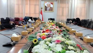 وزيرة الدولة لشؤون المرأة تناقش في عدن مخرجات القمم النسوية وخطط رفع مشاركة المرأة إلى 30 