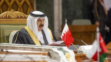 ملك البحرين يوجه بإسقاط الجنسية عن مزيد من مؤيدي اعتداءات إيران ملك البحرين يوجه بإسقاط الجنسية عن مزيد من مؤيدي اعتداءات إيران