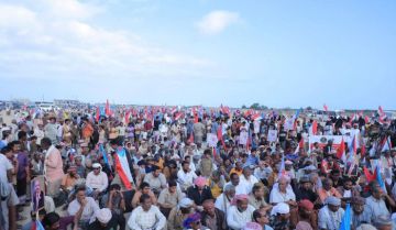 جماهير المهرة تجدد التفويض الشعبي للرئيس الزبيدي