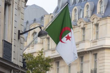 وزير العدل الفرنسي جيرالد دارمانان يزور الجزائر الاثنين وزير العدل الفرنسي جيرالد دارمانان يزور الجزائر الاثنين
