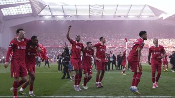 ليفربول يقيل المدير الفني آرني سلوت