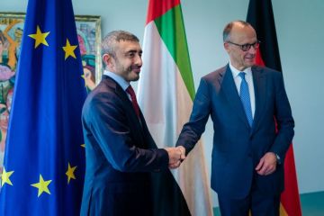 عبدالله بن زايد يلتقي المستشار الألماني في برلين عبدالله بن زايد يلتقي المستشار الألماني في برلين